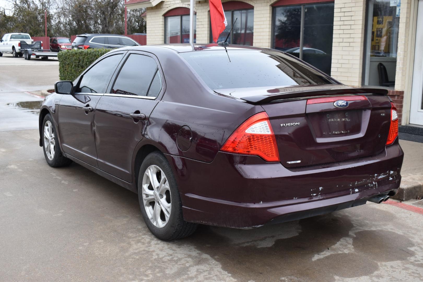 2012 Red /Gray Ford Fusion SE (3FAHP0HA0CR) with an 2.5L L4 DOHC 16V engine, 6 Speed AUTOMATIC transmission, located at 5925 E. BELKNAP ST., HALTOM CITY, TX, 76117, (817) 834-4222, 32.803799, -97.259003 - Photo#2